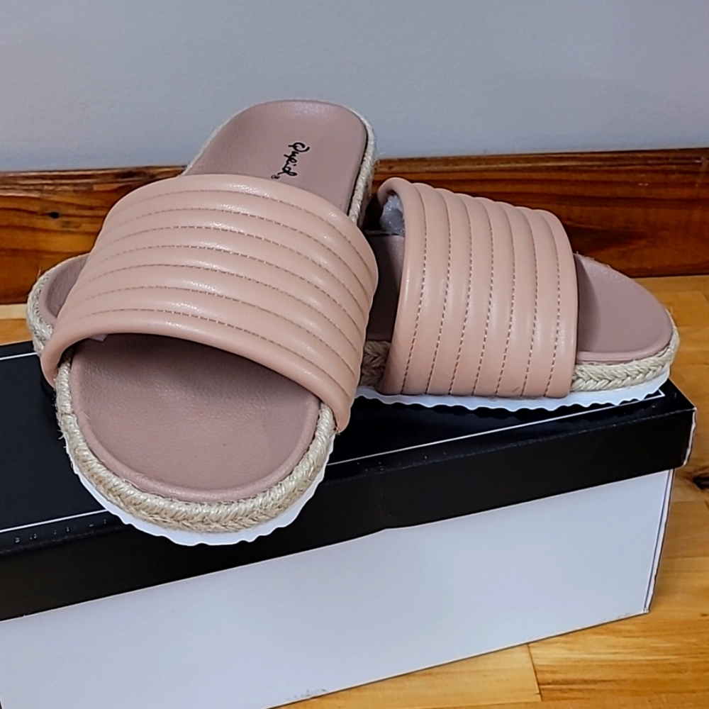 Qupid Blush Jute Slides